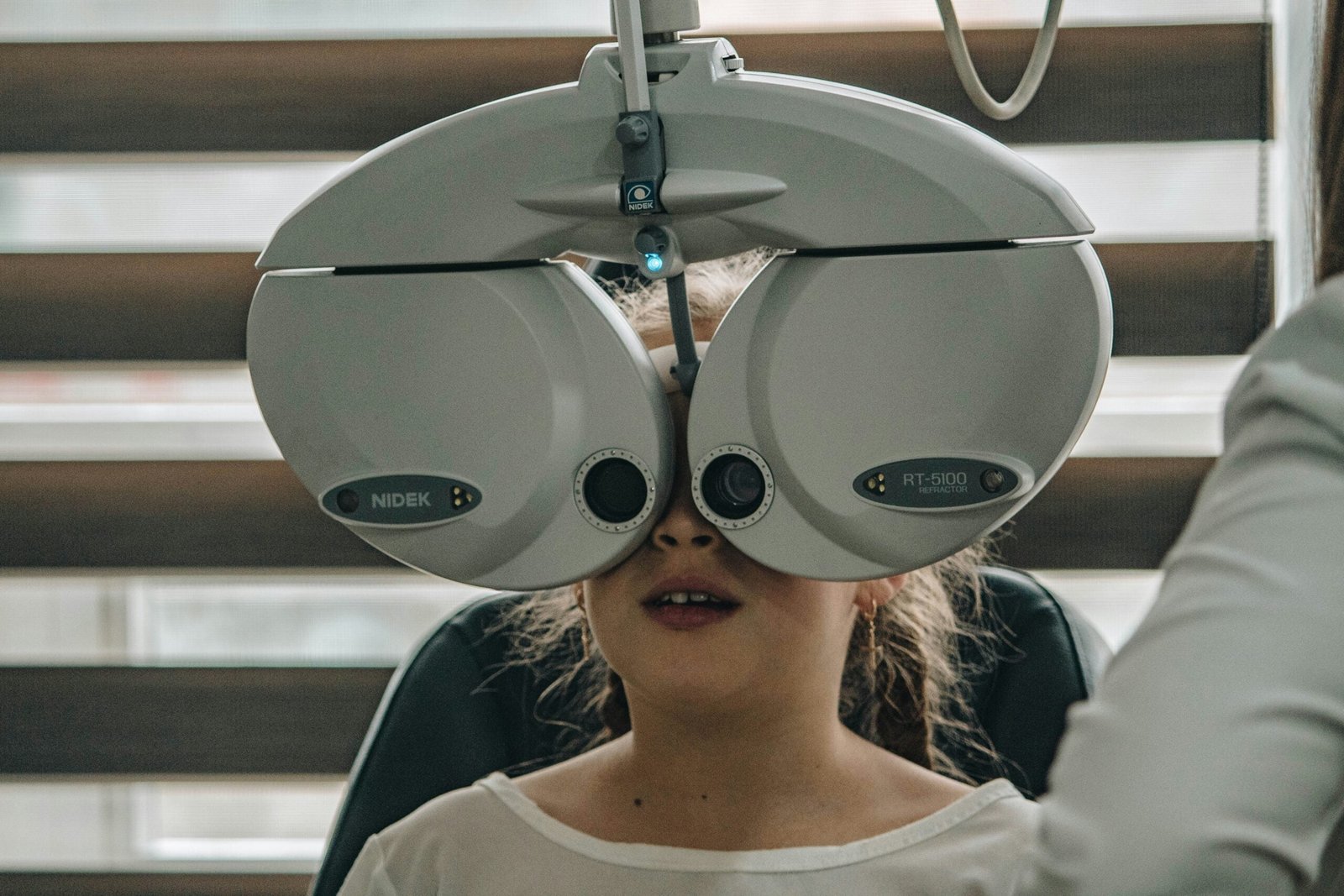 digital eye strain, digital eye strain symptoms, digital eye strain treatment, symptoms of digital eye strain, treatment for digital eye strain