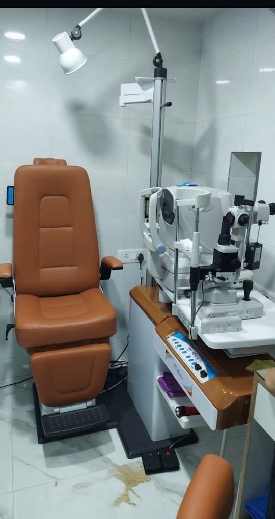 eye-care-specialist-interior-photo-03